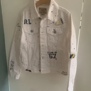 Ralph Lauren Jeansjacka - Stl 14år men liten i storlek. I princip helt oanvänd. 