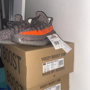 Yeezy Boost 350 - Yeezy Boost 350s Beluga 1.0 RF Size US7 Dom är oanvända, med tags, digitalt kvitto och box, köpta från Adidas Comfirmed. Bud 3000 Bin 3500