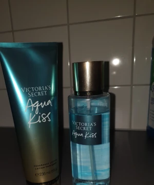 Victoria secret set - Lotion uppladdad, misten är sprayad av några gånger, se bild.