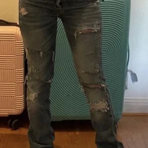 Jeans - Jöttefina lågmidjade jeans bra skick och säljer då de är för små för mig lite gammeldags design 