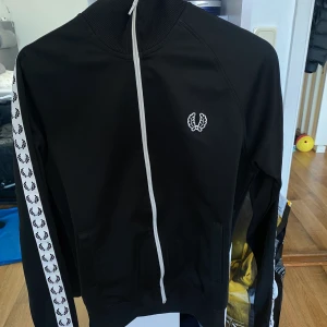 Fred perry tröja S som ny - Använd ett par gånger 