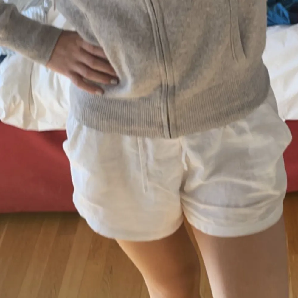 Funderar på att sälja mina linne schorts från twilfit då dem är en aning för små för mig. Skriv vid intresse😁. Shorts.