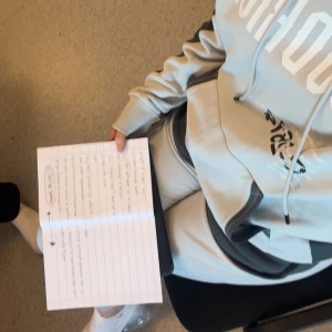 Hoodrich  - Hej tjejer, jag säljer nu mitt fina hoodrich sett som inte alls kommer till användning då det inte är min stil! Köpt för ca ett år sen för 1500kr 