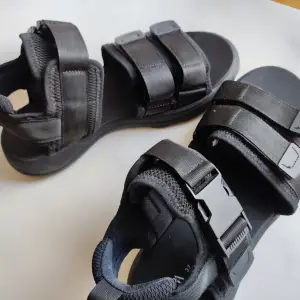 Zara boys sandal size 37 no defect in excellent condition used few times last summer 