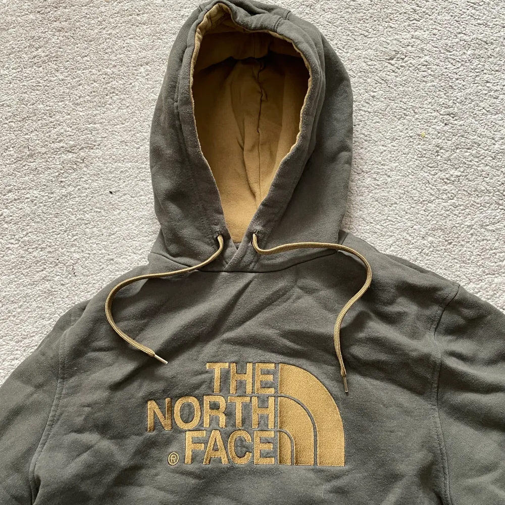 North face hoodie i strlk S. Knapps använd☺️. Hoodies.