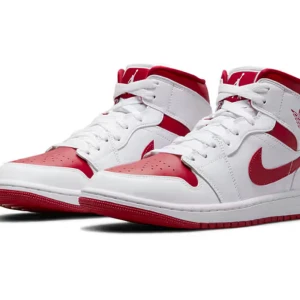 Jordan 1 University White & Red Toe - Helt nya Jordan 1 som tyvärr inte kommit till användning. Helt nya och oanvända, med skokartong. 