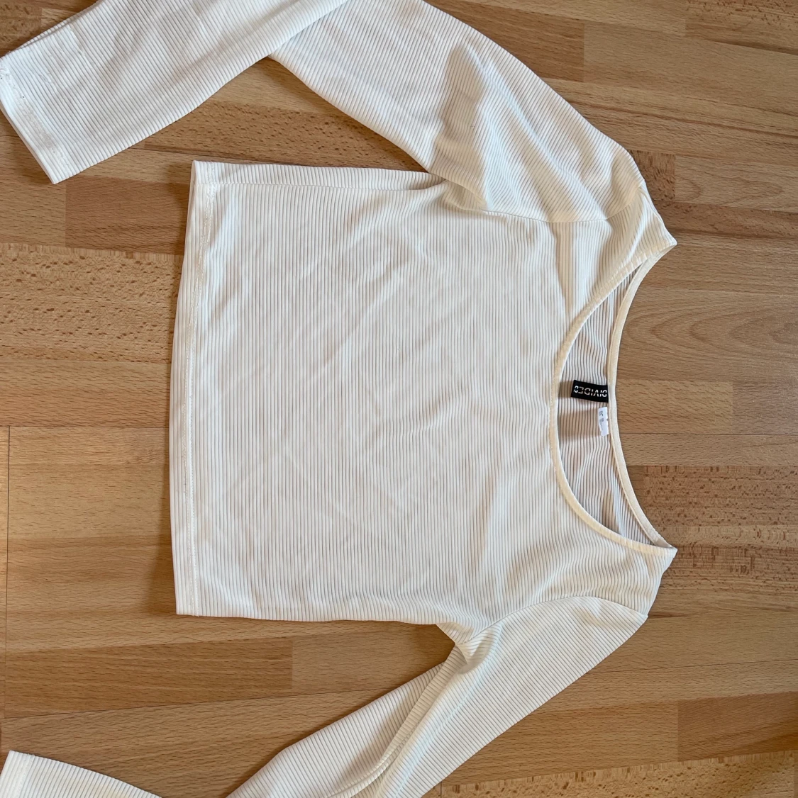 Vit långarmad tröja