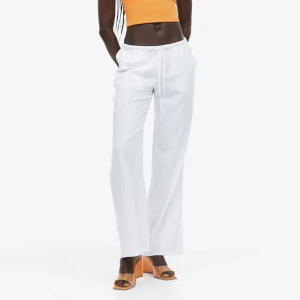 Linnebyxor från hm  - Slutsålda populära linnebyxor från hm. Storlek M men är hyfsat små i storlek 