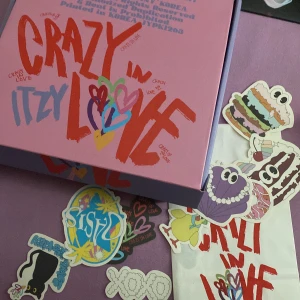 Itzy album - Itzy album säljes utan de 5 bilderna som kommer på dem! Finns på min profil att köpa separat vid intresse 😍