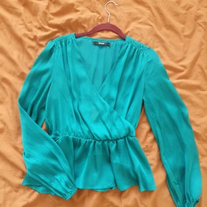 Blouse  - Great condition 👏  Size S  Blue / green color 