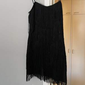 En klänning med fransar från nakd, storlek 36, använd en gång 