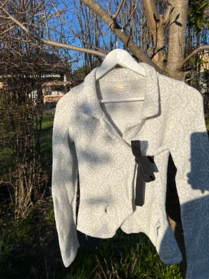 Odd molly kofta - Nu säljer jag min odd molly koftor som inte kommit till användning på länge. Väldigt fint skick.   Pris kan diskuteras! 