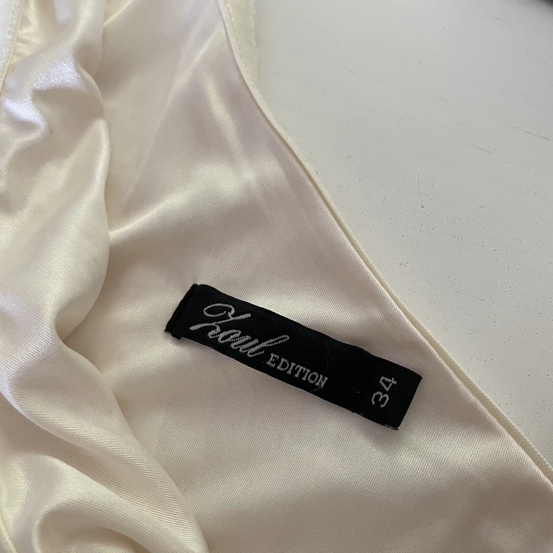 Vit klänning storlek 34  - 90