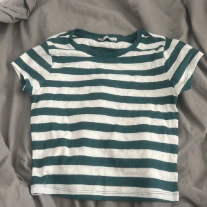 T-shirt zara - En söt randig tröja från zara, nästan aldrig använd!