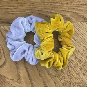 2 scrunchies i lilla ocg guld/gul