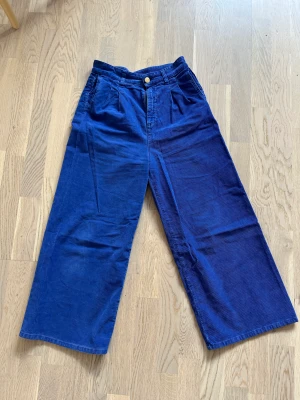 Manchesterbyxor från Rodejer Mina Cord - Smalrandiga manchesterbyxor från Rodebjer