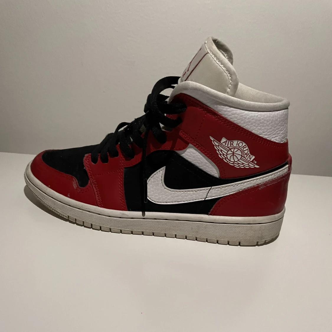Jordan 1 Mids (Gym Red Black)  - 91