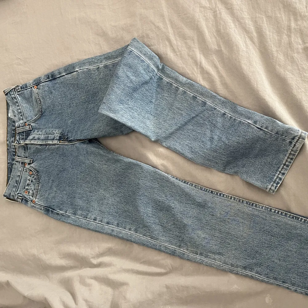 Blå Levisjeans säljes! Storlek w29, 200kr. Jeans & Byxor.