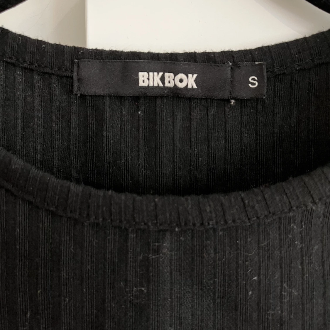 Ribbad tröja med knappar - 91