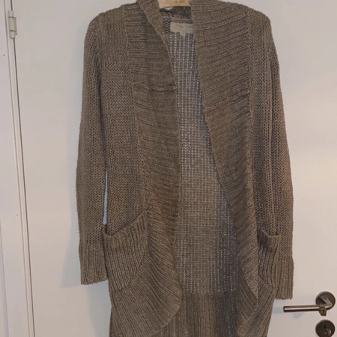 Stickad långärmad kofta  - 90