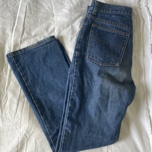 Jeans - Fina blå jeans! Kommer inte till användning här dock 