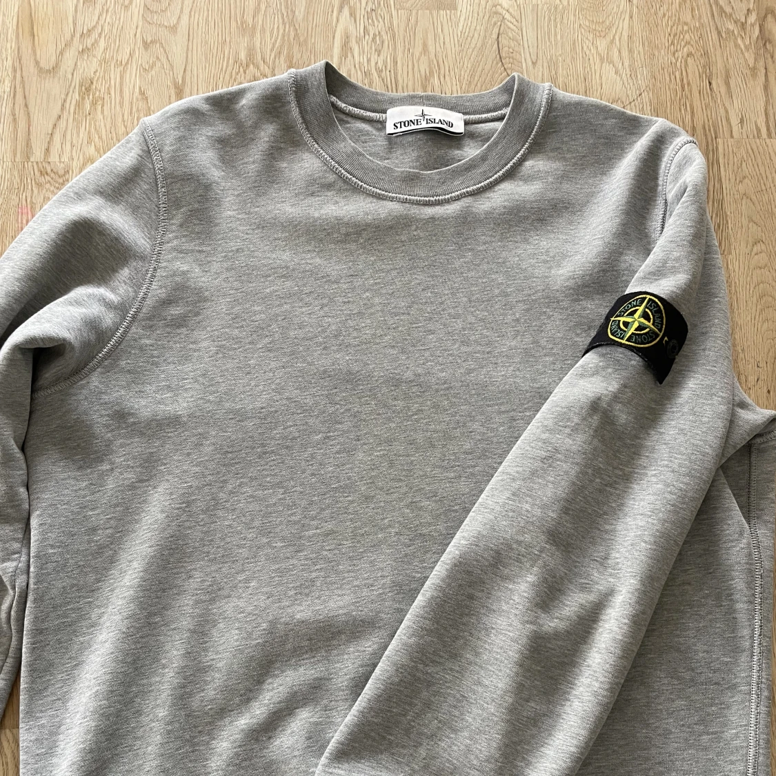 Ljusgrå Stone Island Crewneck - 91