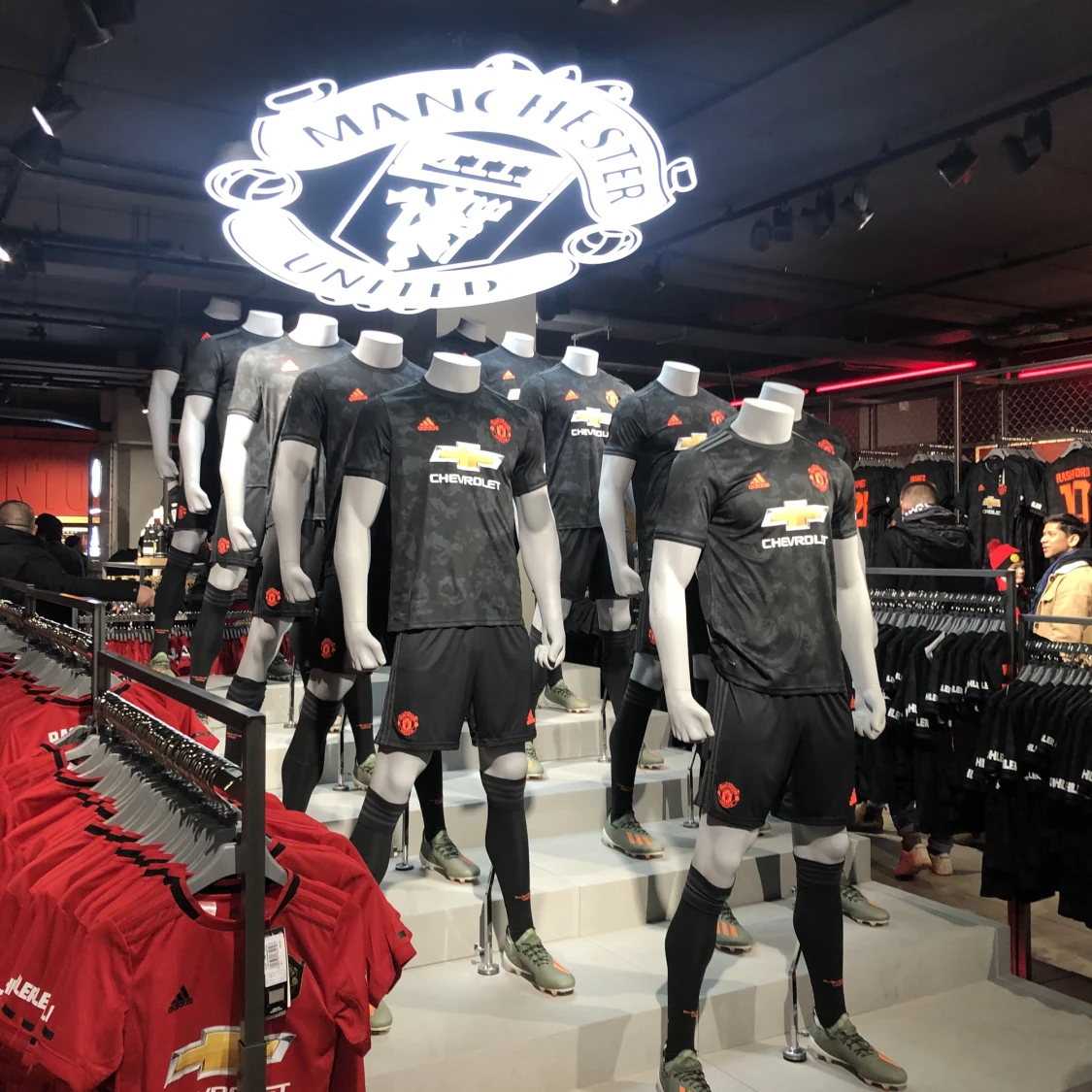 Adidas träningsbyxor - 91