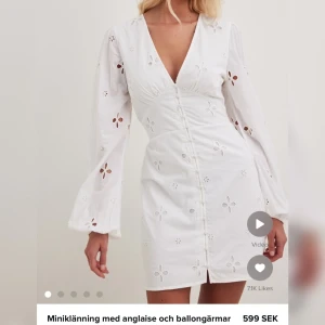 Studentklänning - Säljer denna fina klänning från NA-KD, som passar perfekt till studenten eller bara till sommaren. Säljer då jag hittade en annan. Har vanligtvis storlek 36/s i de flesta kläder.