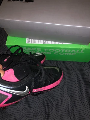 Nike Phantoms Elite - Använda några gånger  Bra skick Stl 41