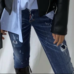 Dsquared byxor - Coola och fräscha dsquared2 byxor. Använda ett par gånger. Passar både S & XS. Ord pris 5500. Säljer för 2500, men givetvis kan priset diskuteras vid snabbköp 