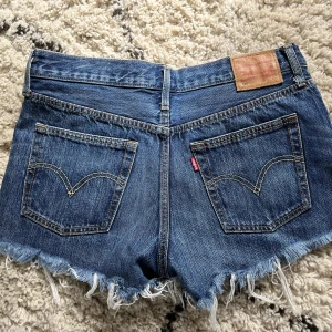 levis shorts - levis shorts i mycket fint skick! w29, passar s/m ungefär 😊