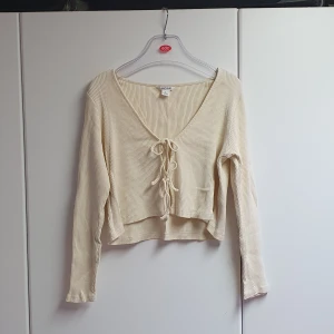 Kofta  - Gul kofta från monki som passar för sommaren.