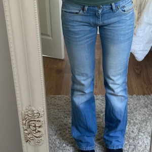 Lågmidjade jeans - Jätte snygga lågmidjade och bootcut Diesel jeans💗41cm i midjemått rakt över och 80cm i innerbensläng💗