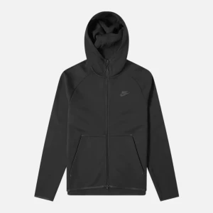 Nike tech fleece tröja svart - Den är i ny skick och använder inte tröjan eftersom den är för liten för mig.  Har intresse för byten.