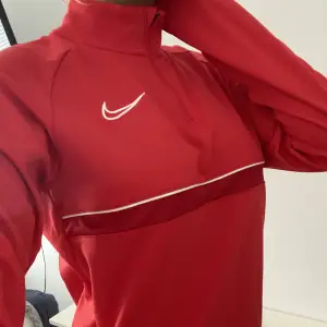Ny Nike tröja, storlek M