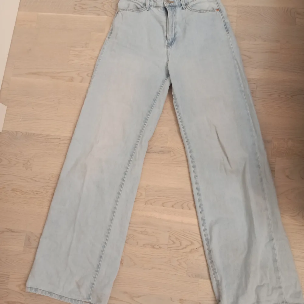 vida jeans använd några gånger eftersom de inte passar min stil.. Jeans & Byxor.