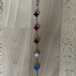 Van cleef - Unikt van cleef liknande armband som tyvärr inte kommer till användning💕