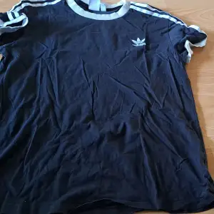 Adidas t shirt . Stl.M 