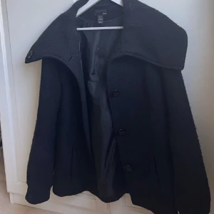Kappa - Svart kappa i fint skick, säljer då den inte används❤️