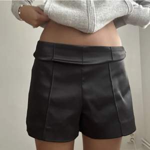 Säljer nu mina görsnygga shorts från zara. Alldrig använda!🤍