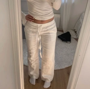 Alobha linnesbyxor  - Linnesbyxor från alobha som är i nyskick. Storlek Xs. Är uppsydda, passar någon från runt 165💕