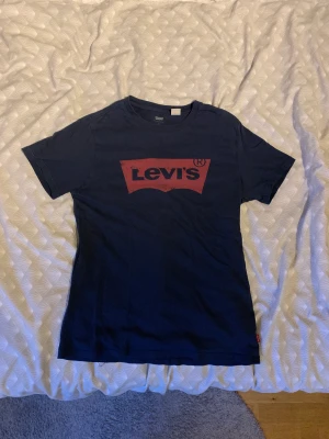 Levis t-shitt - Levis T-Shirt storlek S 158/164