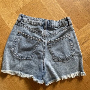 Jeansshorts  - Hög midja Hela fickor  