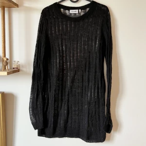 Stickad tröja  - Aldrig använd. 