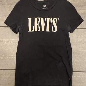 Svar5 Levis t-shirt.