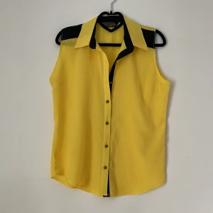 Topp - Topp som inte används längre och för stor på mig