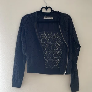 Svart flis - Passar inte längre 