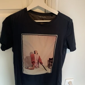 Limtato T-shirt  - Säljer nu min snygga limitato thissa. Använd men mycket kvar att ge! Hör av er för fler frågor och funderingar!