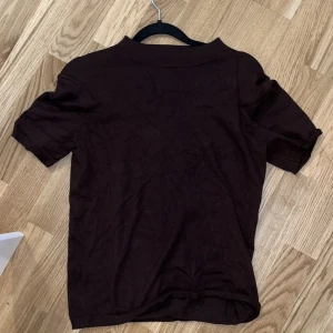 H&M tröja  - H&M tröja i brastick  Fint till hösten 
