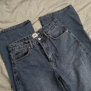 Ett par jeans från lager 157 i storlek M! Aldrig använda så i nyskick. Säljer för 100kr 
